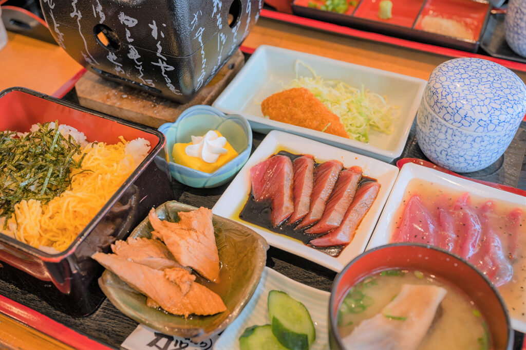 カツオ炙り重