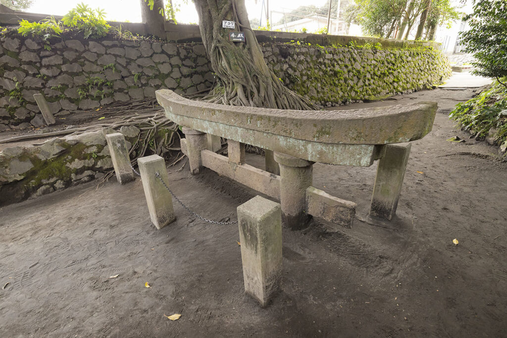 黒神埋没鳥居