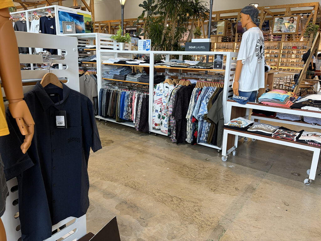 ムラサキスポーツ洋服コーナー
